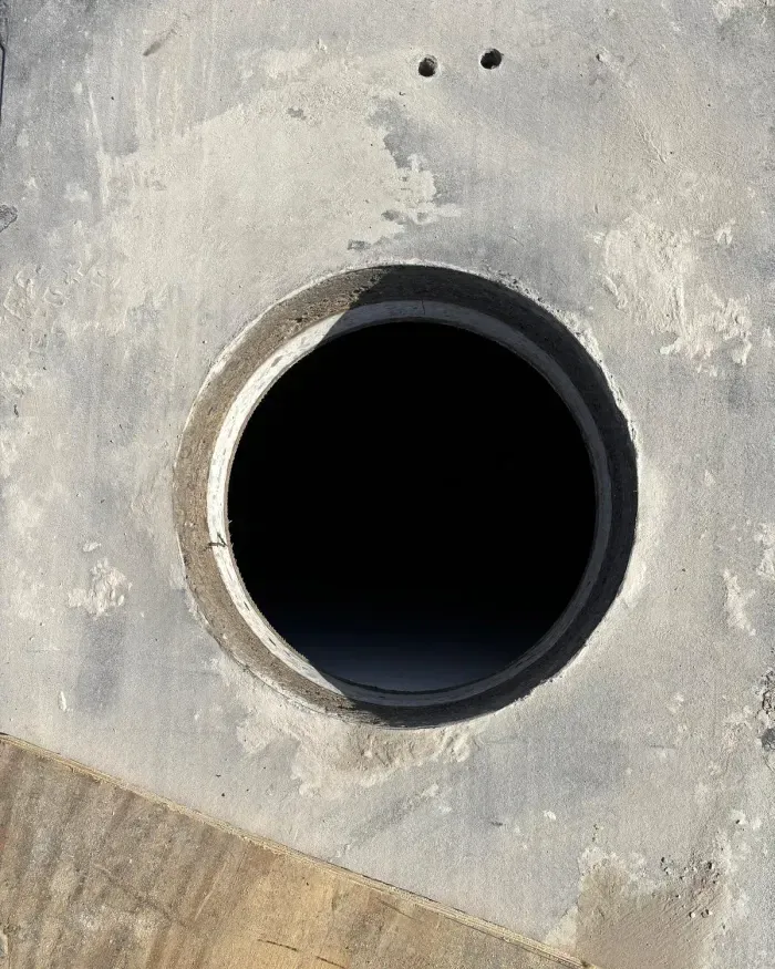 Le carottage vu du dessus, aux bords nets.